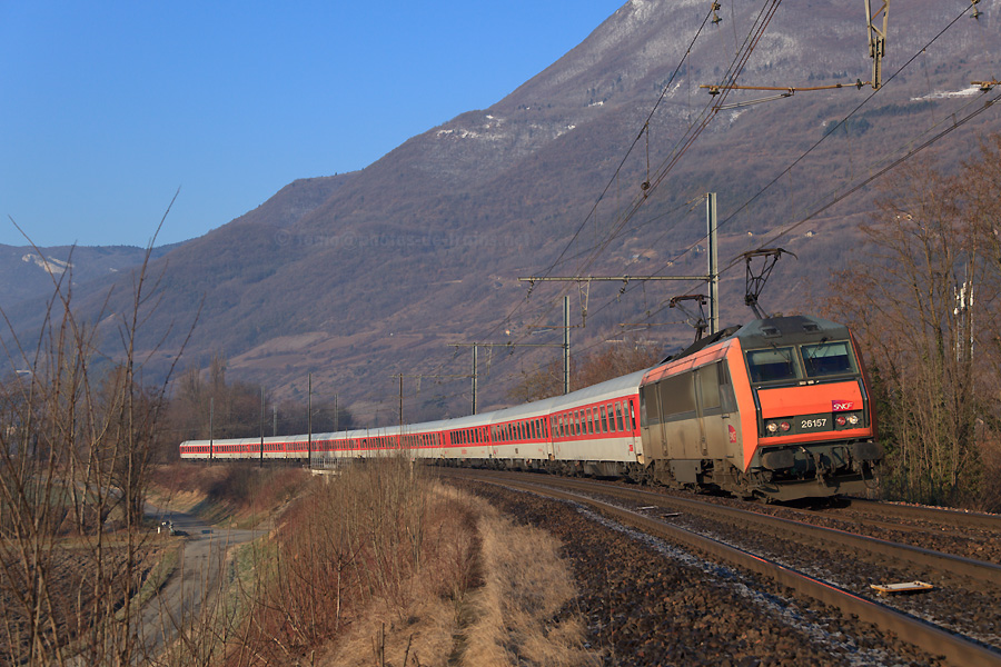 Arriv&eacute;e imminente en gare de Saint-Pierre-d'Albigny de l'UrlaubsExpress 1273 H&oslash;je Taastrup - Modane.
