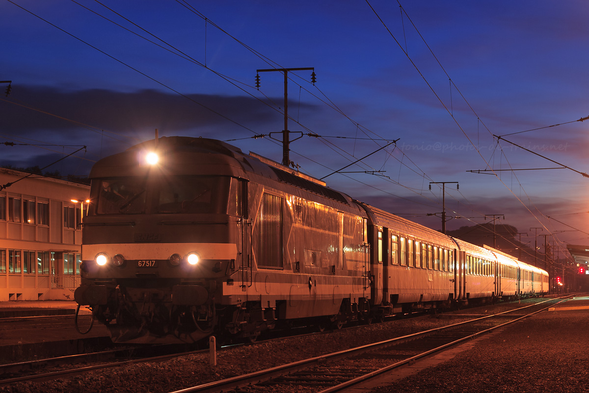 Rebroussement en gare de Béning du TER 834898 Forbach - Strasbourg, tracté par le BB 67517.