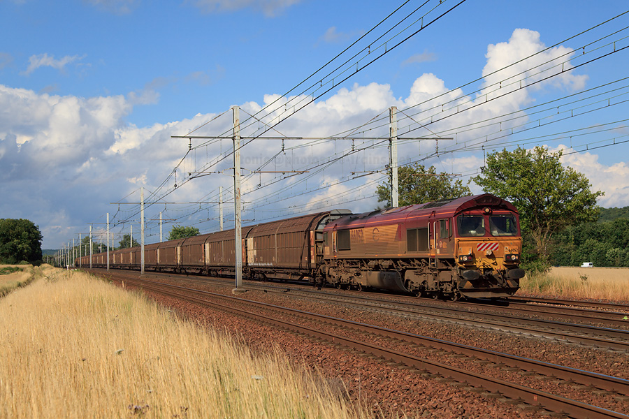 Travers&eacute;e imminente de la commune d'&Eacute;tampes pour ce train Euro Cargo Rail, en direction du Sud.