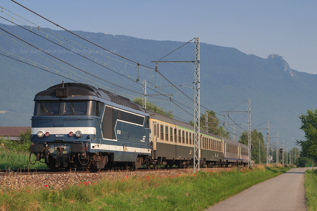 Passage à La-Motte-Servolex du TER 885767 Annecy - Grenoble, BB 67341 en traction.
