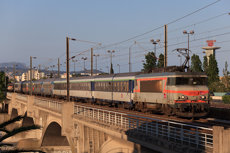 Le train sp&eacute;cial Nice - Poitiers, avec arr&ecirc;t au Futuroscope, s'&eacute;lance de la C&ocirc;te d'Azur.