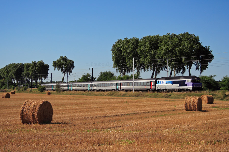 La CC 72049 "en voyage" tracte le CIC de Tours pour Lyon Perrache.