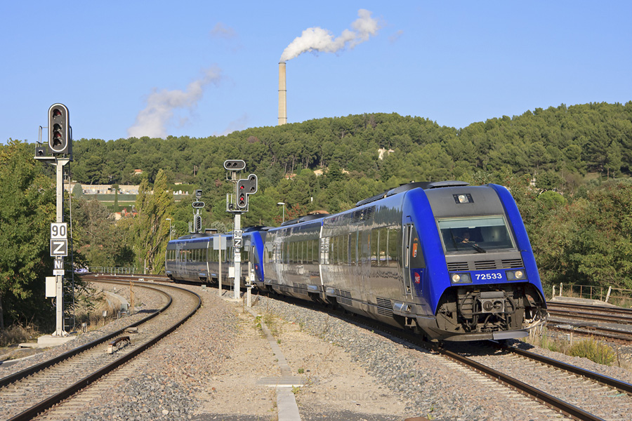 En raison de travaux sur la ligne Marseille - Brian&ccedil;on, le TER 17419 effectue son d&eacute;part en gare de Ch&acirc;teau-Arnoux-St Auban. Les X 72533-34 et X 72691-92 entrent en gare de Gardanne.