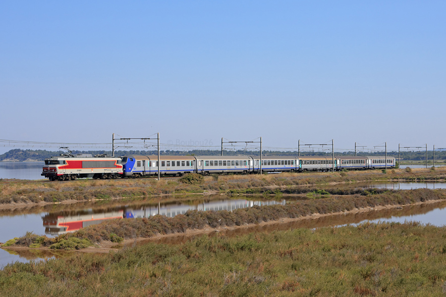 La CC 6570 est vue ici &agrave; Port-la-Nouvelle, sur la marche aller Avignon - Villefranche-Vernet-les-Bains, &agrave; l'occasion du week-end sp&eacute;cial organis&eacute; fin juin 2010 par l'APCC, entre Perpignan et Villefranche.