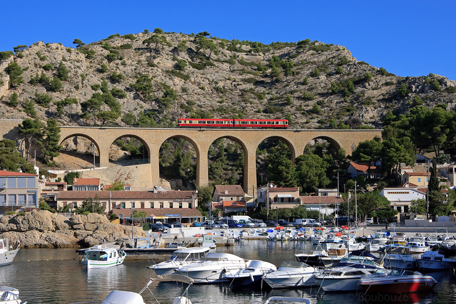 Passage sur le c&eacute;l&egrave;bre site du port de La Redonne de l'X 4567, sauvegard&eacute; par l'ATTCV, lors d'une marche sp&eacute;ciale Marseille-St-Charles - Miramas.