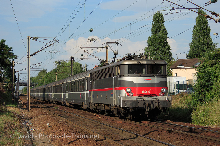 Suite &agrave; des travaux, le Corail Intercit&eacute;s 12334 est d&eacute;tourn&eacute; via le r&eacute;seau H de Paris Nord.