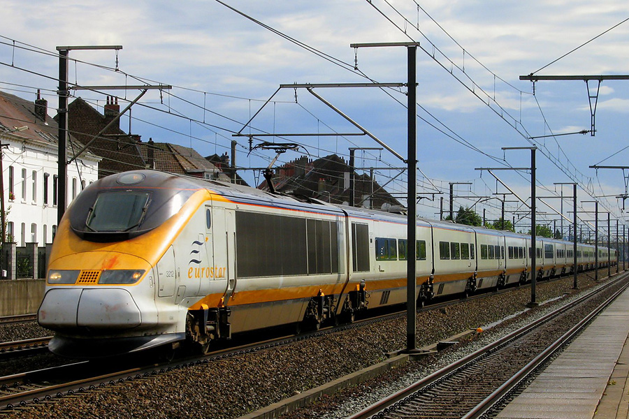Les rames TMST 3211 et 3212 passent &agrave; Ruisbroek &agrave; destination de Bruxelles-Midi sur l'Eurostar 9132.
