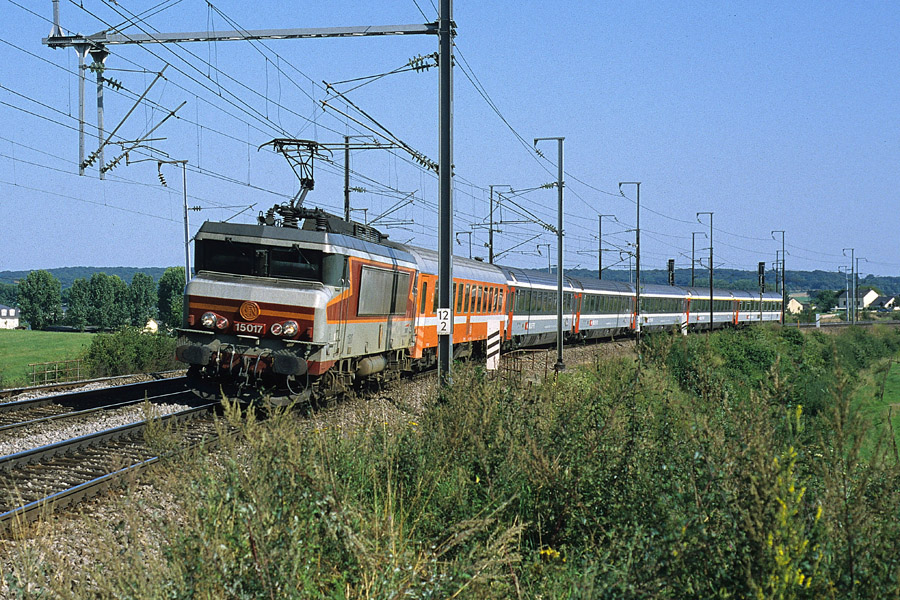 BB 15017 + EC90 "Vauban" &agrave; Fentange (commune d'Hesperange).