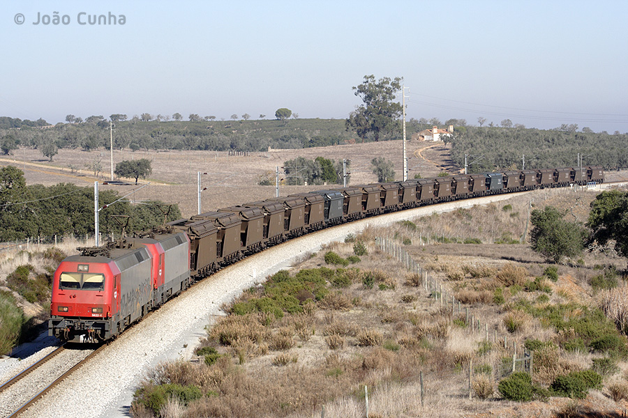 Train vide de charbon en provenance de Pego (Abrantes) et &agrave; destination du Port de Sines.