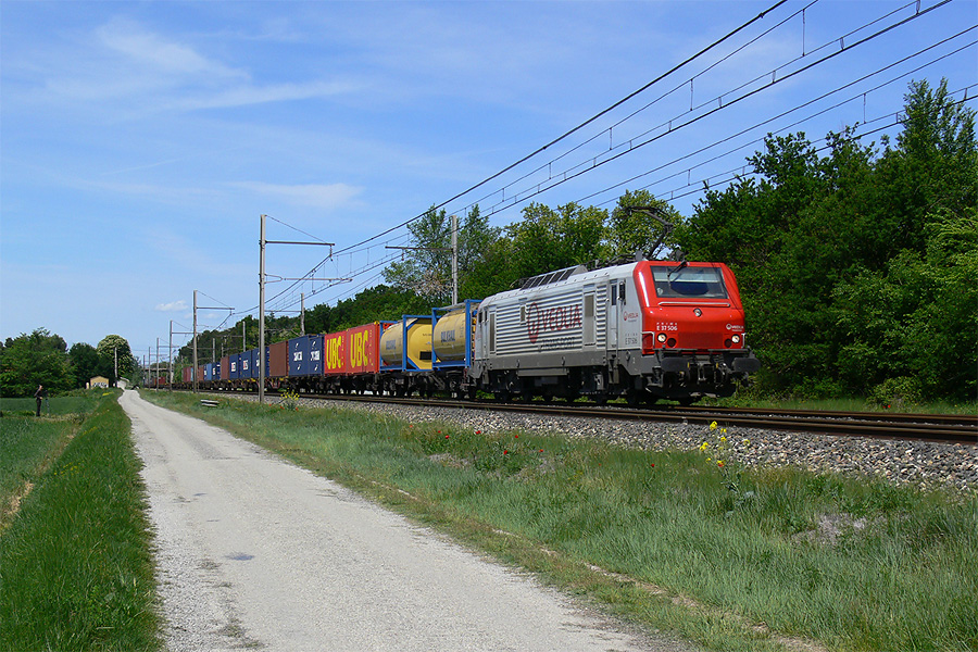 BB 37506 et train de fret &agrave; Courth&eacute;zon.