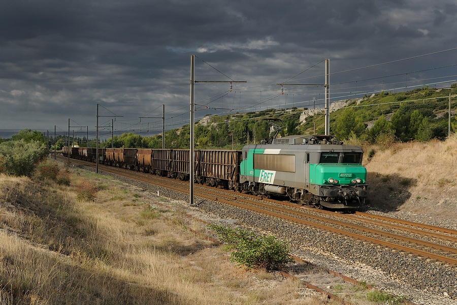 BB 7212 sous un ciel charg&eacute; &agrave; Graveson.