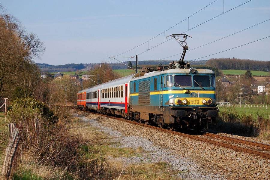 HLE 1503 en t&ecirc;te du train IR 4016 Liers - Gouvy en passage &agrave; Petit-Halleux.