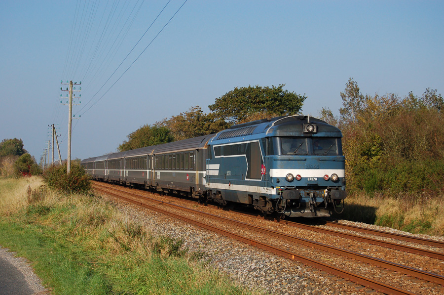 Le CIC 2032 Boulogne - Paris Nord en passage &agrave; Rue.