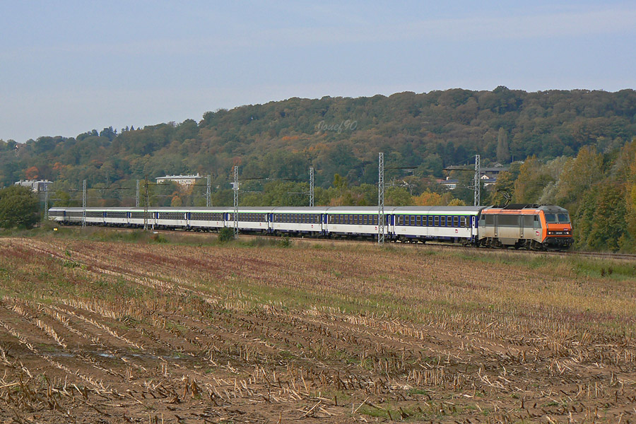 La BB 26159 est vue à Vauboyen en tête d'un W Le Havre - Villeneuve.