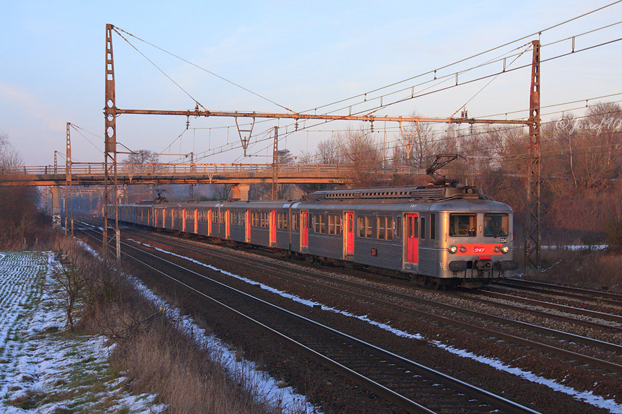Les Z5334 et 5363 (ex-rame de Villeneuve, mutées pour compléter le parc au cadencement) arrive à Rambouillet après avoir assurées un Paris Montparnasse - Rambouillet toutes gares.