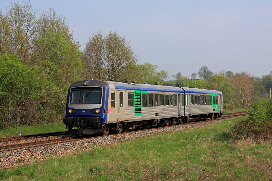 L'X 4778/XR 8778 assure un TER Dijon - &Eacute;tang, terminus Le Creusot cette semaine l&agrave; pour cause de travaux.
