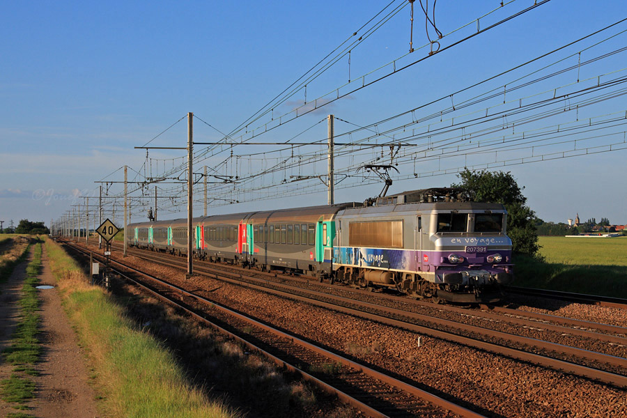 La BB 7391 emm&egrave;ne sa rame Aqualys &agrave; Tours.