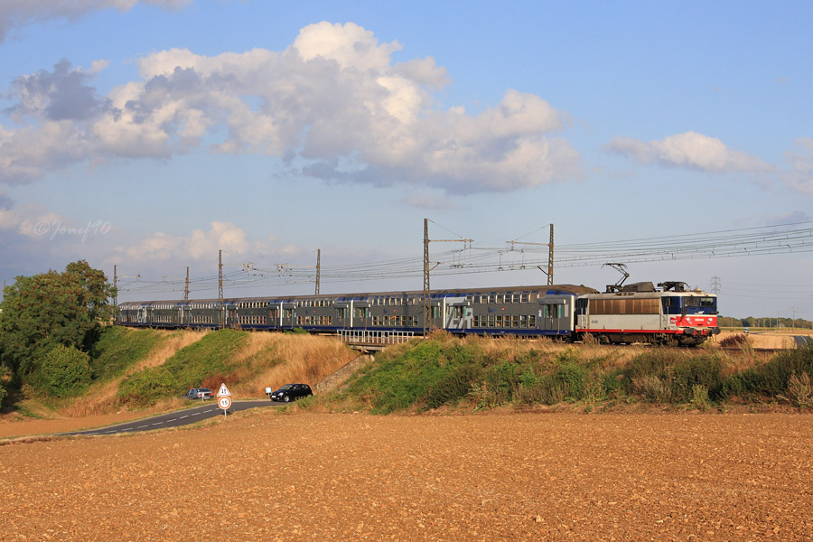 La BB 8589 est vu en t&ecirc;te de la VO2N n&deg;75 sur un TER &agrave; destination de Nogent-Le-Rotrou.