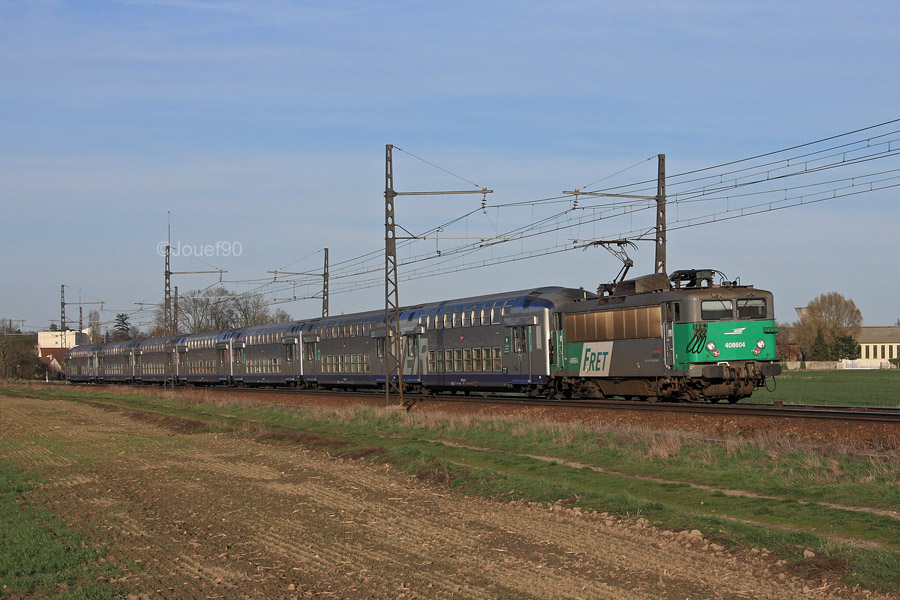 La BB 8604 Fret am&egrave;ne cette VO2N Picarde sur un TER pour Nogent-Le-Rotrou.