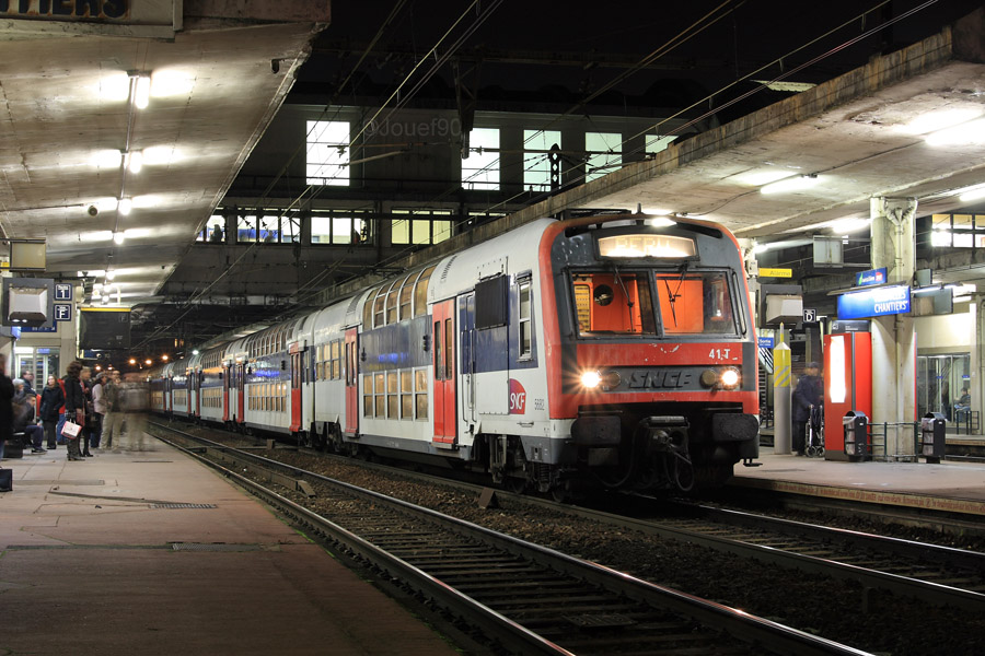 Pour palier au manque de mat&eacute;riel suite aux nombreuses immobilisations, une Z 5600 6 caisses a &eacute;t&eacute; mise &agrave; contribution pour effectuer des trains en provenance et &agrave; destination de Rambouillet.