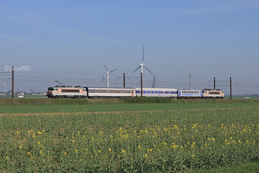 Une tourn&eacute;e de mesure sur le PO est assur&eacute;e par une rame encadr&eacute;e par deux BB 22200 de l'Infra.