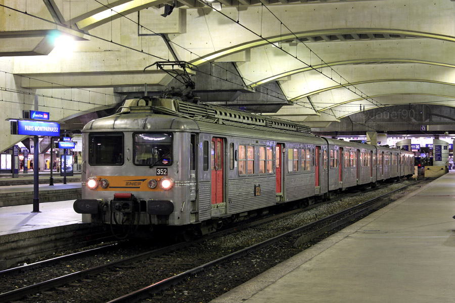 Une Z 5300 s'appr&ecirc;te &agrave; assurer en solo un train &agrave; destination de Plaisir-Grignon.