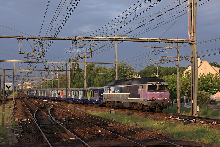 Le CC 72074 achemine la RIB 44 aux ateliers de Saintes.