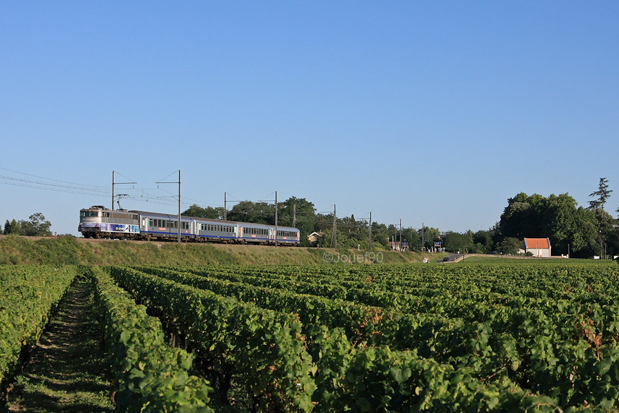 Alors que leur nombre se r&eacute;duit petit &agrave; petit, les BB 9300 continuent toujours d'assurer quelques trains corail entre Bordeaux et Toulouse, comme en t&eacute;moigne la BB 9316 remontant sur Bordeaux.