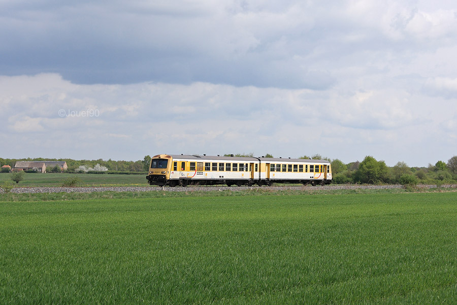 L'X 4787 / XR 8787 passe &agrave; proximit&eacute; de l'a&eacute;rodrome de Montbeugny sur ce TER &agrave; destination de Moulins-sur-Allier.