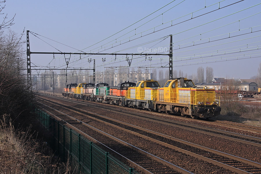 Le TM Le Bourget - Ach&egrave;res, qui effectue via la grande ceinture sud un tour des d&eacute;p&ocirc;ts (Villeneuve-St-Georges, Trappes) afin de r&eacute;cup&eacute;rer ou d&eacute;poser des machines Infra, est vu apr&egrave;s son rebroussement &agrave; Trappes.