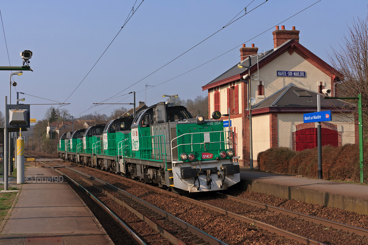 Cinq BB 60000 sont vus circulant entre le dépôt d'Achères et Le Bourget, via la GC Sud.