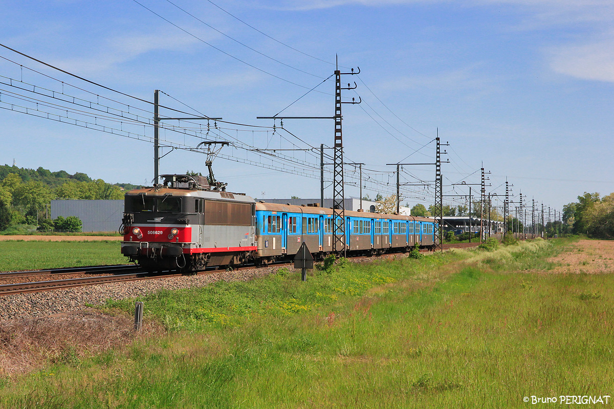 Le TER 871846 reliant Toulouse à Agen est souvent assuré en BB 8500 + Rame Inox. Ce jour là, c'était la seule et unique RIO de la région Midi-Pyrénées (appartenant à l'origine à la région centre) en mission sur ce train.