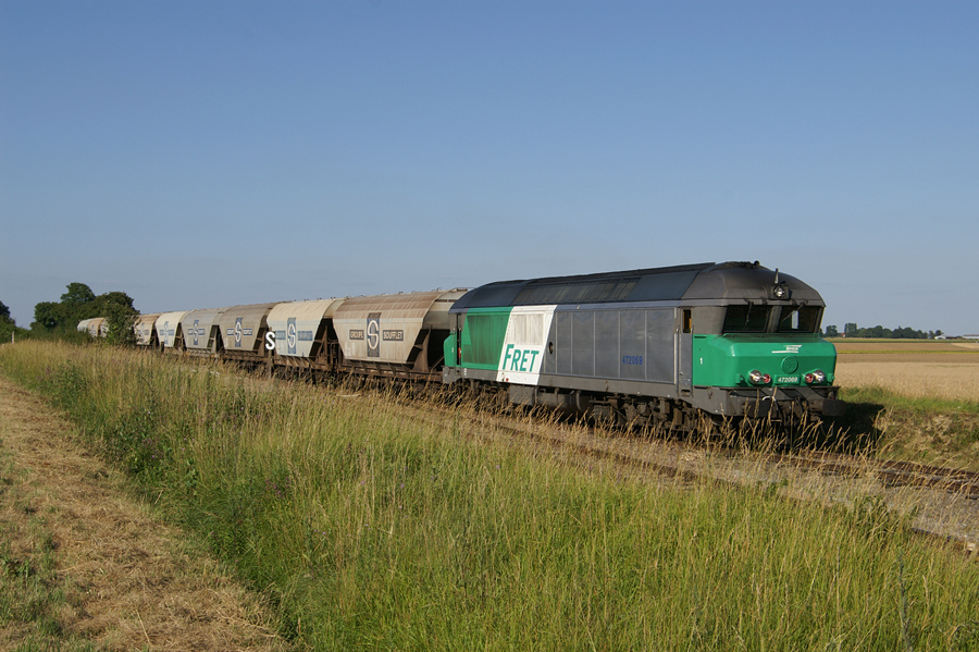 Le CC 72069 au d&eacute;part du silo d'Arzembouy pour Nevers.