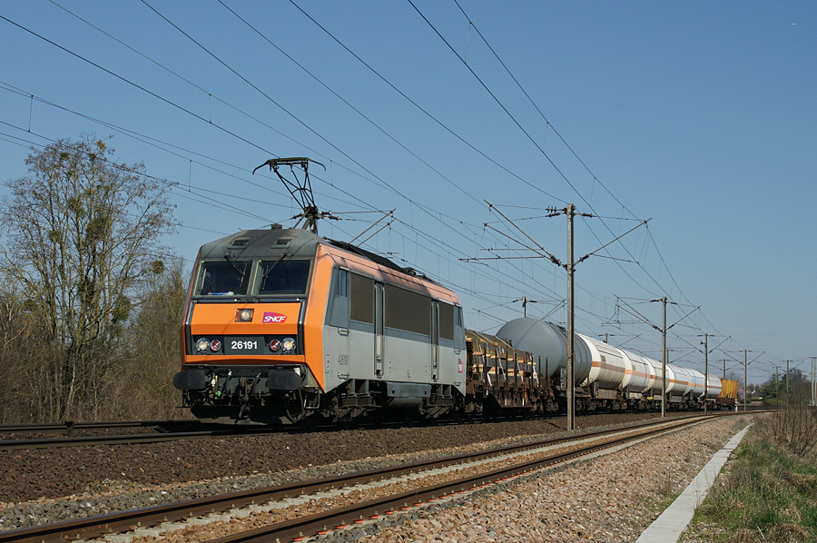La BB 26191 &agrave; la sortie de Villenoy (en Seine-et-Marne) sur voie 2.