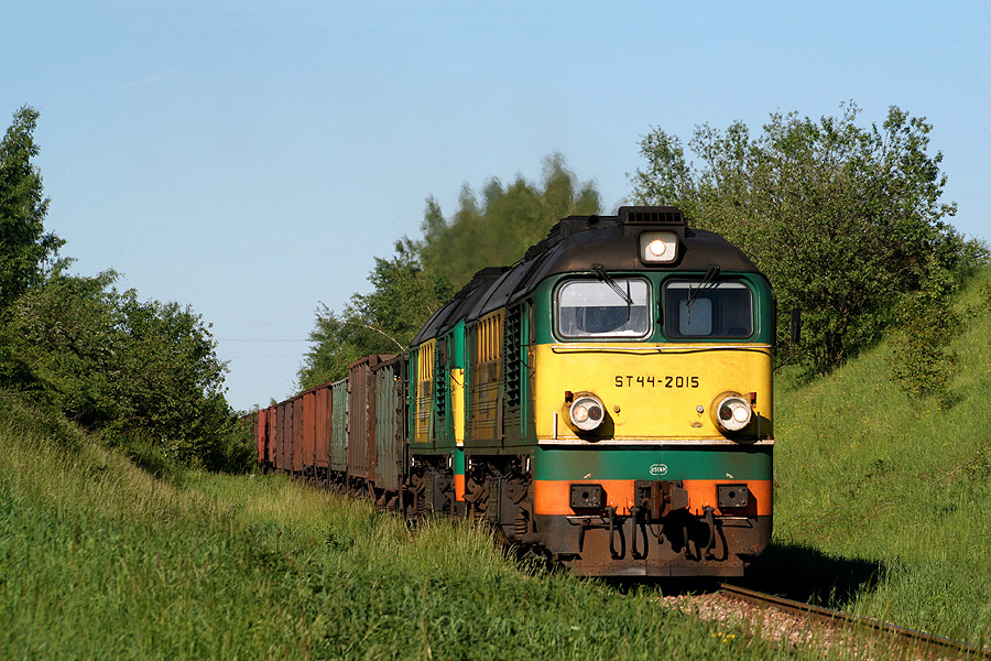A Jeż&oacute;wka, un train de fret en provenance d'Ukraine et &agrave; destination de Sławk&oacute;w (Pologne).