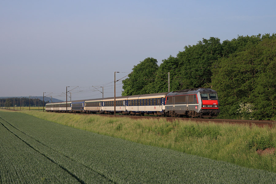 La 26160, en direction de Chalindrey, assure la traction du Lorazur, avec 3 heures de retard !