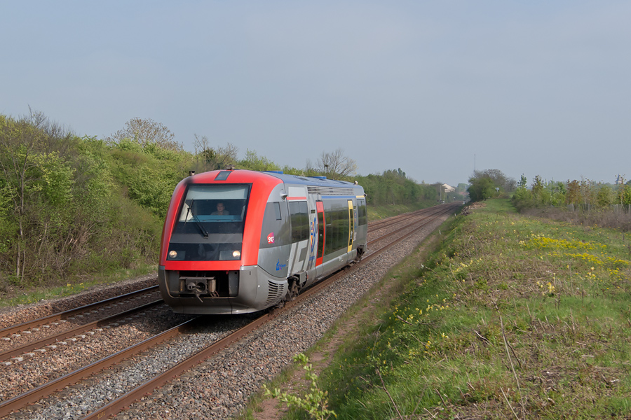 L'X 73580 Bourgogne sur un TER Nevers - Bourges.