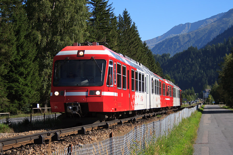 Z 821 en t&ecirc;te, cette rame en provenance du Ch&acirc;telard Fronti&egrave;re et &agrave; destination de St-Gervais-les-Bains-Le Fayet (TER 18914), passe aux Praz-de-Chamonix.