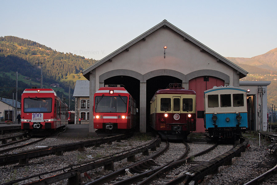 Présentation au dépôt de St-Gervais-les-Bains-Le Fayet de toutes les générations d'automotrices ayant fréquenté la ligne vers Vallorcine. De gauche à droite, nous voyons les Z 855, Z 803, Z 604 et Z 209 (de la plus récente à la plus ancienne).