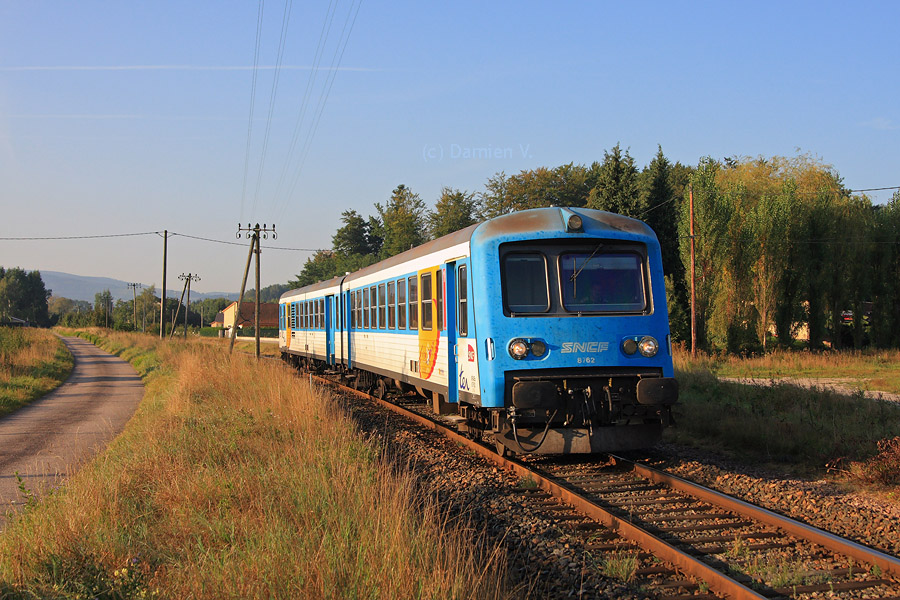 L'X 4762 est vu dans les derniers kilom&egrave;tres qui le s&eacute;parent de son terminus, alors qu'il assure un TER sur la transversale Vosgienne, entre Epinal et St-Di&eacute;.