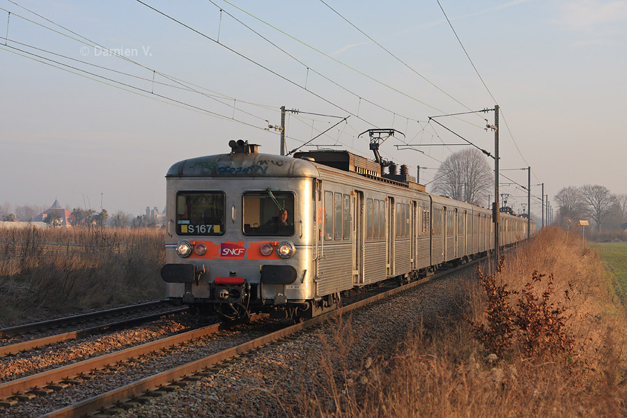 Z 6167 en t&ecirc;te, cette rame compos&eacute;e de trois Z 6100 arrive &agrave; la fin de sa mission, Mitry-Claye.