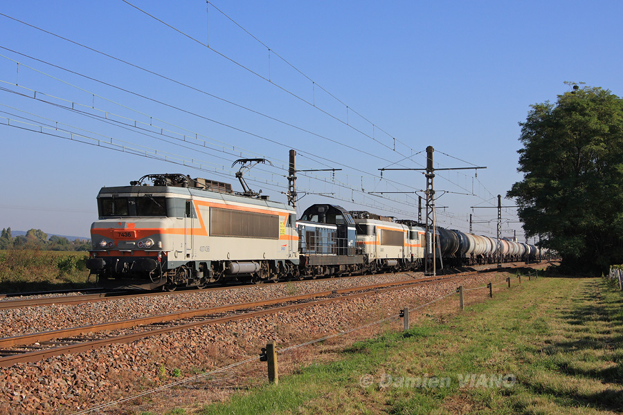 La BB 7436 emm&egrave;ne trois autres locomotives et une rame enti&egrave;re de citernes de Dijon &agrave; Miramas.