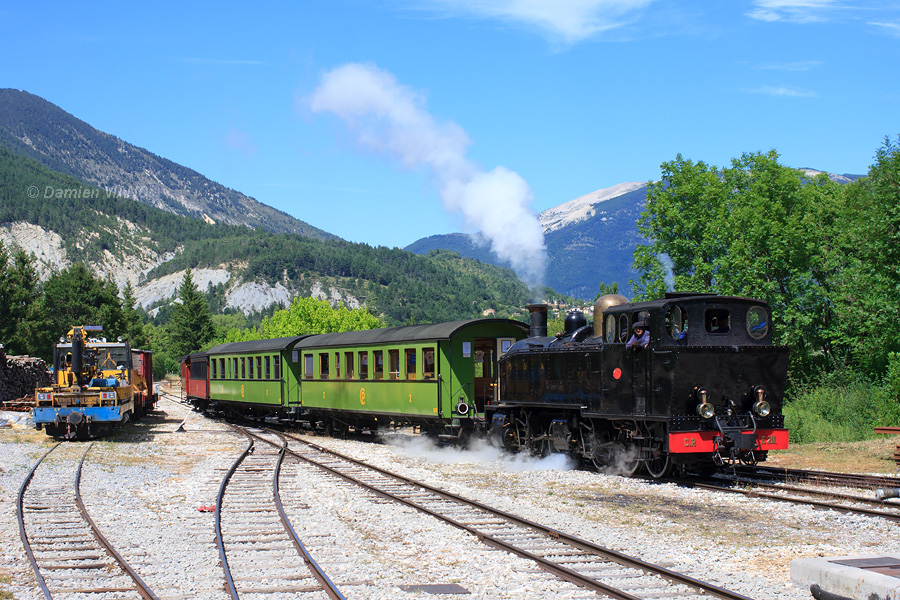 Une fois les trains de voyageurs pass&eacute;s, la rame du GECP peut &ecirc;tre mise &agrave; quai en gare de St-Andr&eacute;-les-Alpes, en vue d'un nouveau d&eacute;part pour Thorame-Haute.