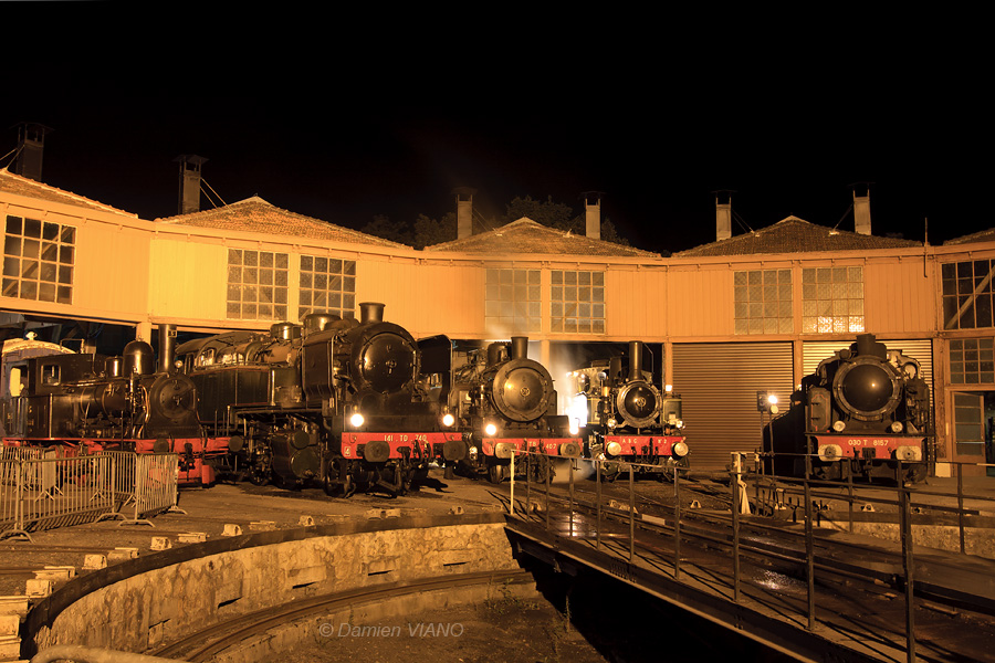 Apr&egrave;s la premi&egrave;re journ&eacute;e de f&ecirc;te, plusieurs locomotives sont remis&eacute;es sous la rotonde de Longueville, qui f&ecirc;te ses 100 ans !