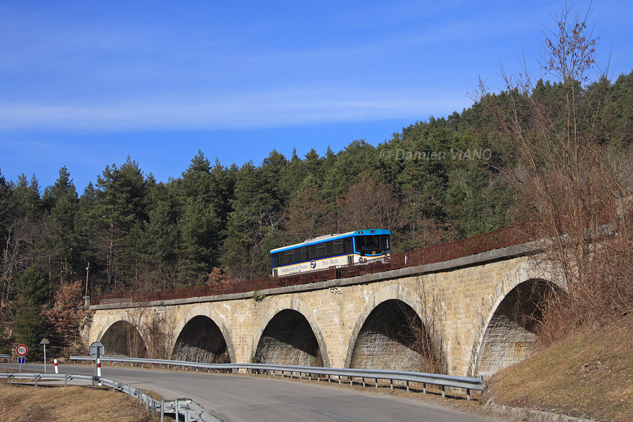 Assurant le train 5 entre Nice et Digne, cet X 300 est surpris sur le Viaduc de Fontbouisse, entre Annot et Le Fugeret.