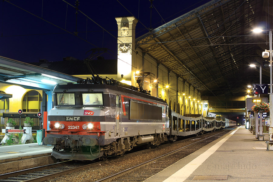 Le TAC Genève - Quimper en attente de départ en gare de Lyon-Perrache.