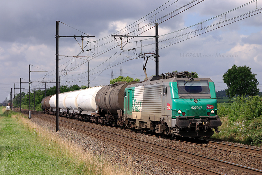 La BB 27047 en charge d'un Fret sur Lyon - Amb&eacute;rieu.