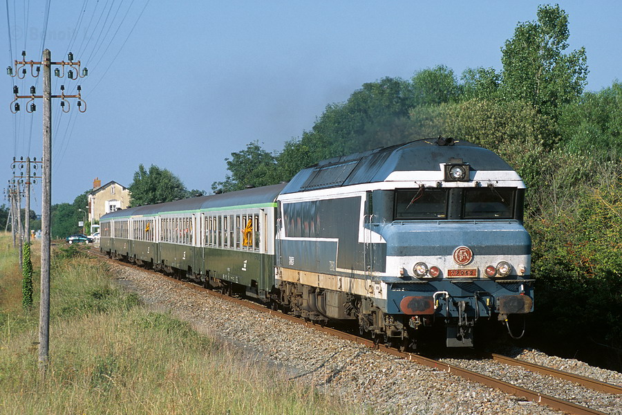 72000 et USI vertes, le TER vendéen par excellence en 2005.