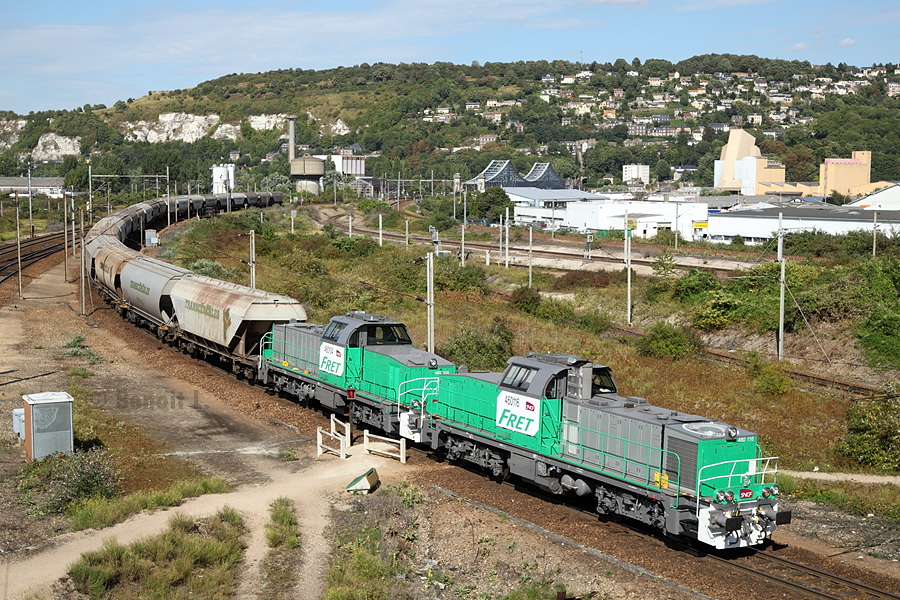 Une UM de BB 60000 venant du port de Rouen Rive Droite arrive au triage de Sotteville.