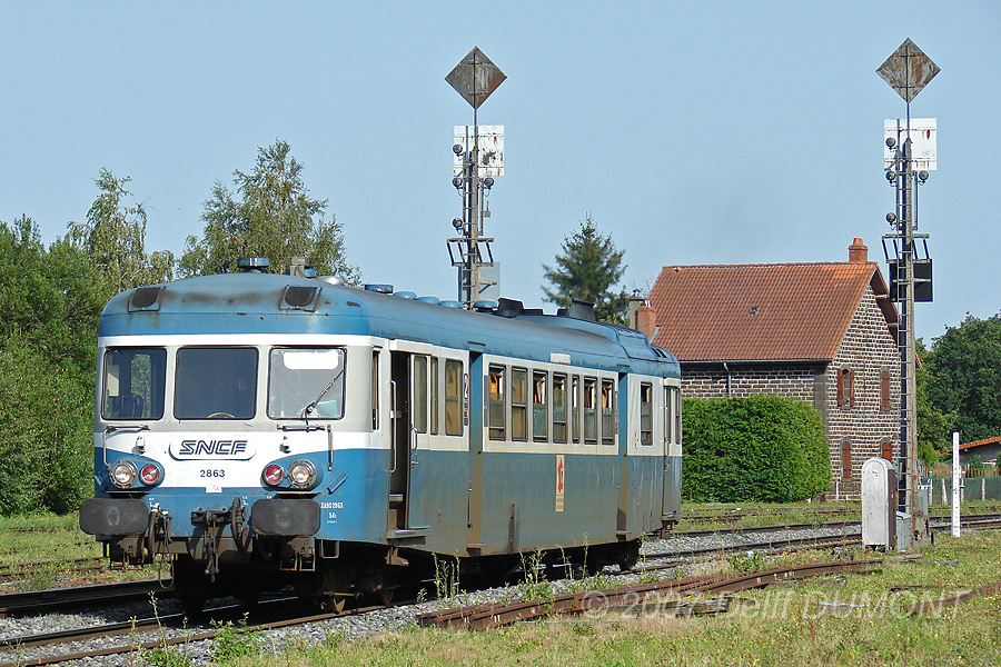 L'X 2863 au d&eacute;part de Volvic sur le TER 873205 Clermont Ferrand - Le Mont Dore.